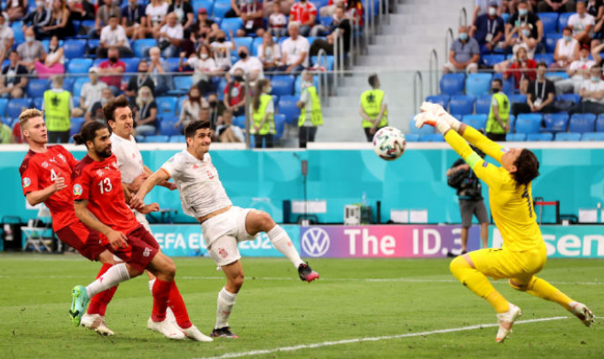  斯特拉斯堡门将连续扑点创纪录  