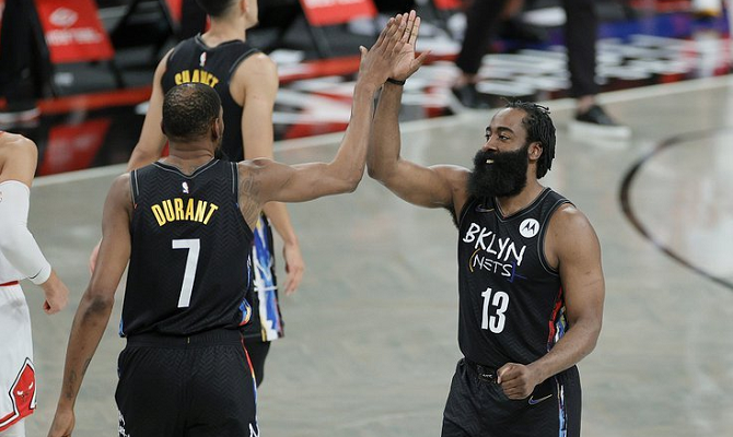  太阳逆转湖人登顶西部榜首  