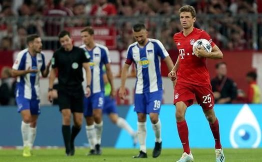  拜仁主场大胜柏林赫塔，巩固联赛领跑地位  